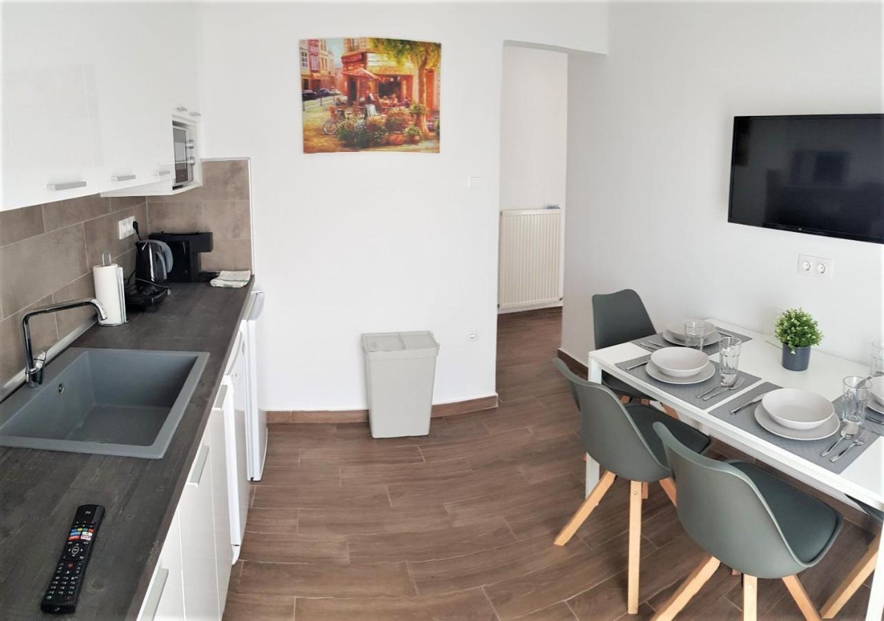 Seaview Deluxe Apartments เทสซาโลนิกิ ภายนอก รูปภาพ